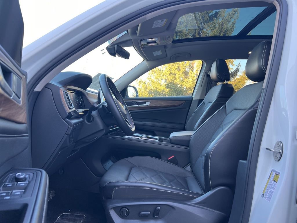 Used 2024 Volkswagen Atlas SE image 12