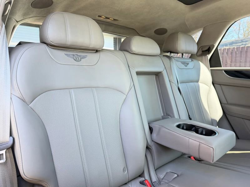 Used 2019 Bentley Bentayga image 26