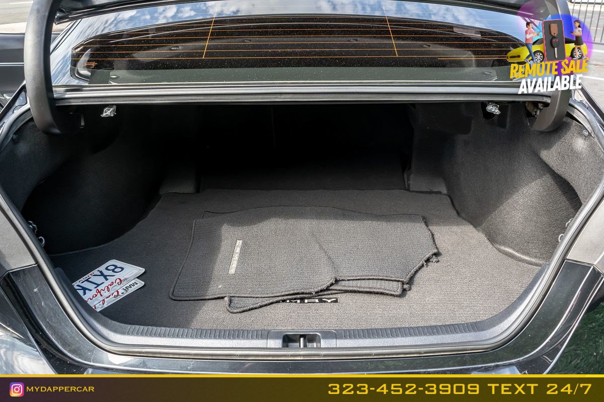 Used 2020 Toyota Camry SE FWD image 16
