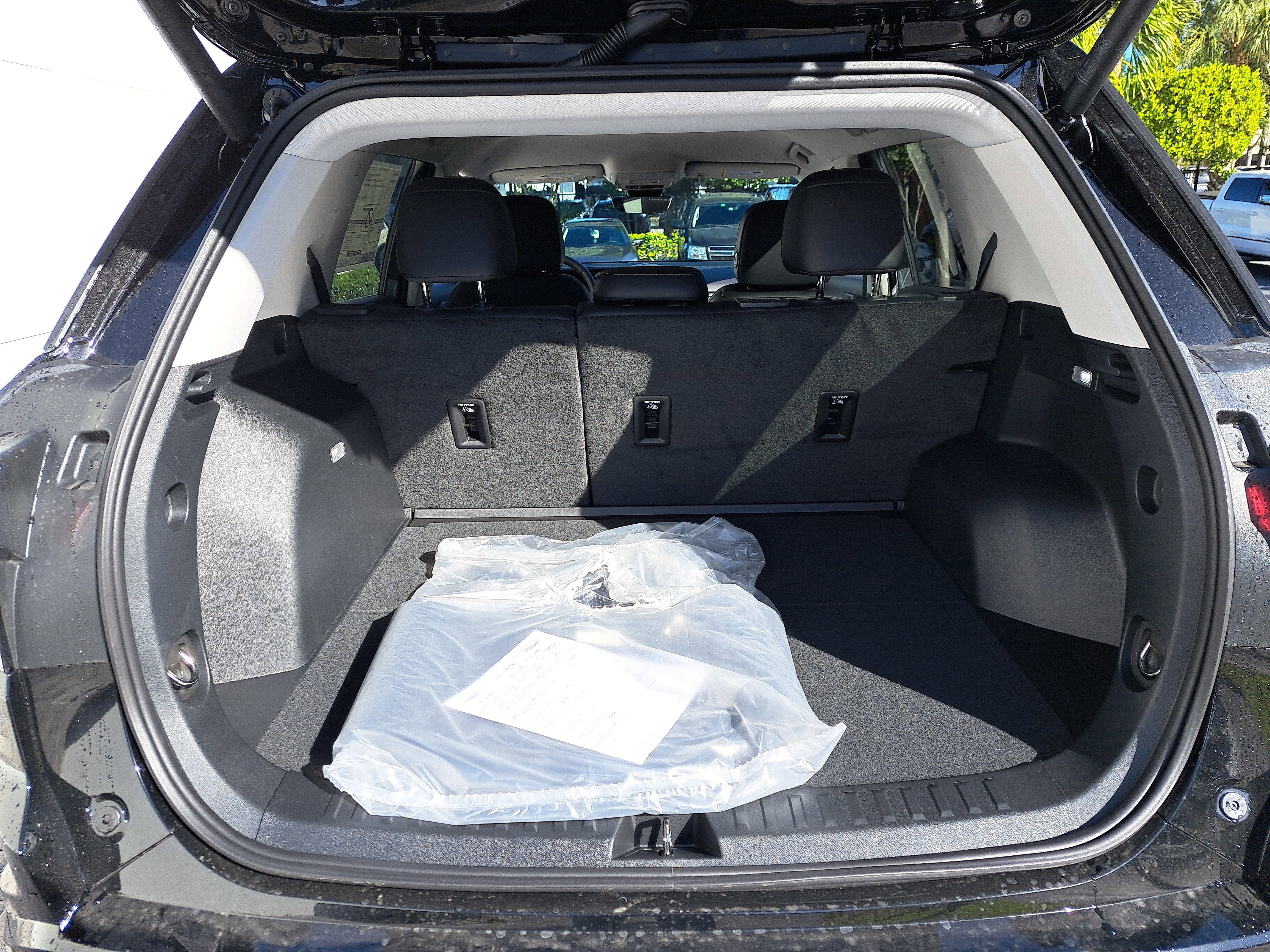 New 2026 GMC Terrain Denali w/ LPO, Black Badging Package image 9