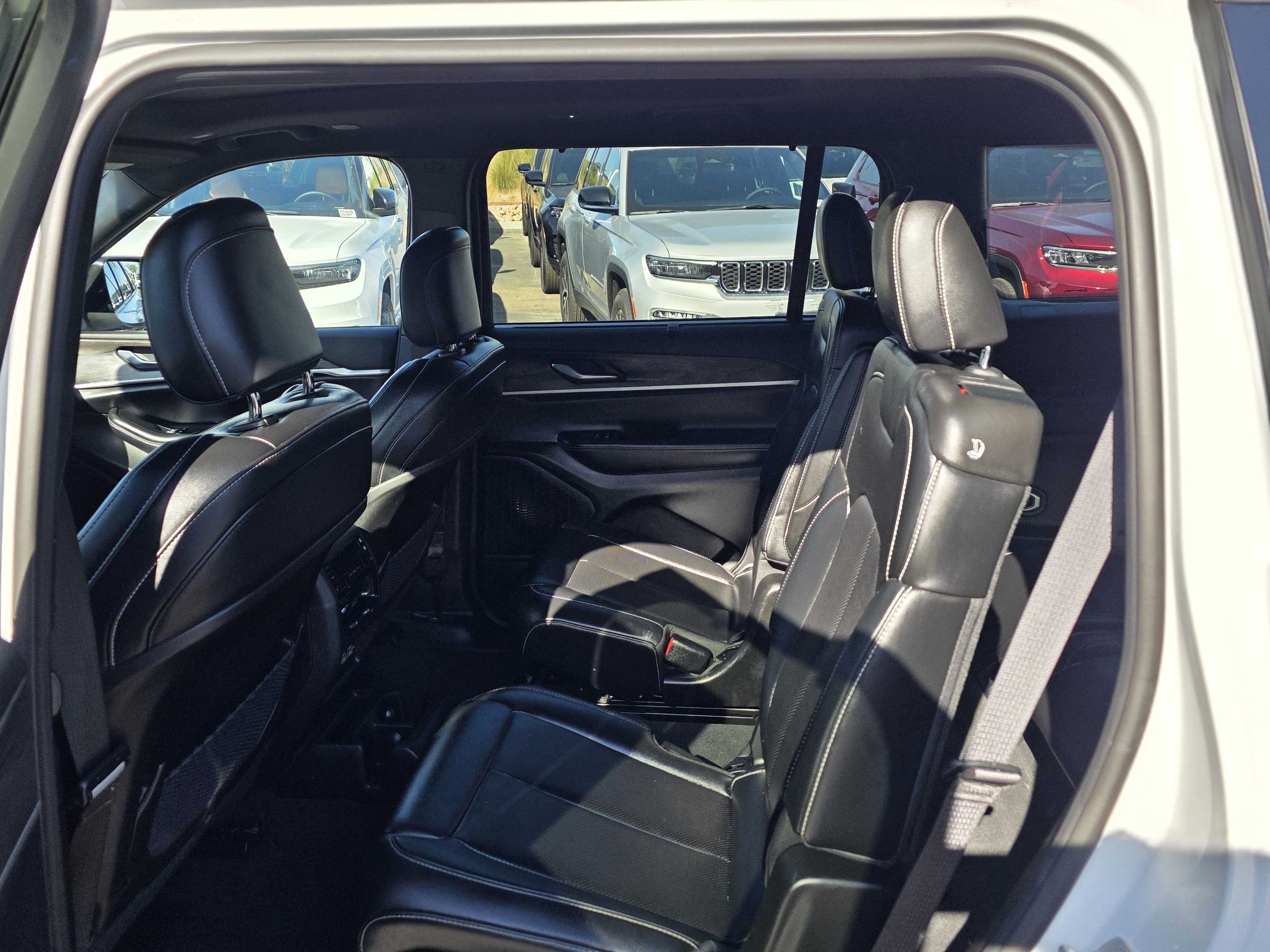 Certified 2024 Jeep Grand Cherokee L Limited w/ Luxury Tech Group II image 18