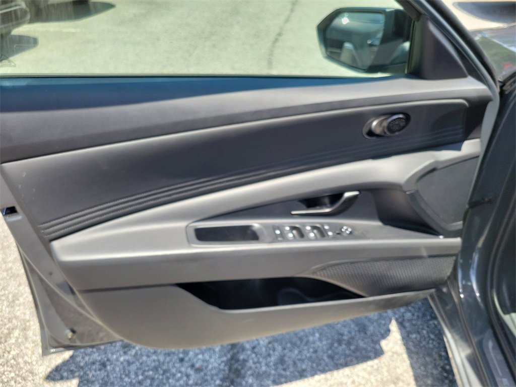 Used 2025 Hyundai Elantra Sport image 6