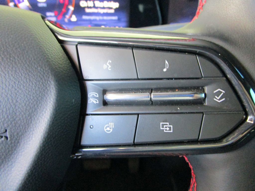 Used 2024 Chevrolet Traverse RS image 31