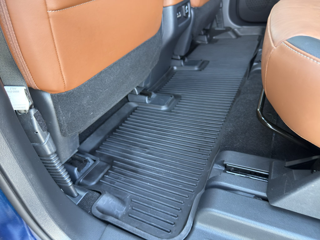 Used 2023 Nissan Pathfinder Platinum w/ Black Appearance Package FWD image 37
