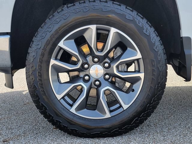 Certified 2024 Chevrolet Silverado 1500 LT AWD/4WD image 11