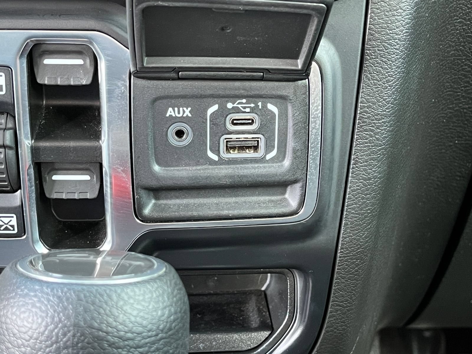 Used 2022 Jeep Gladiator Overland AWD/4WD image 23