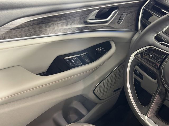 Used 2023 Jeep Grand Cherokee L Overland w/ Rear Seat Video Group I image 33