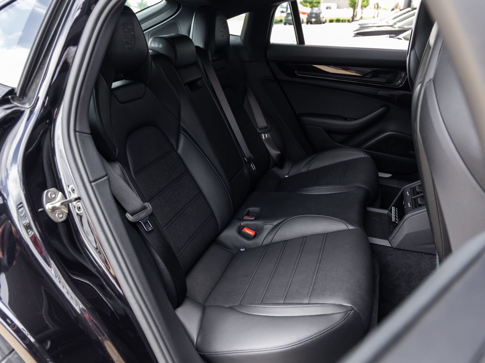 Certified 2025 Porsche Panamera image 38
