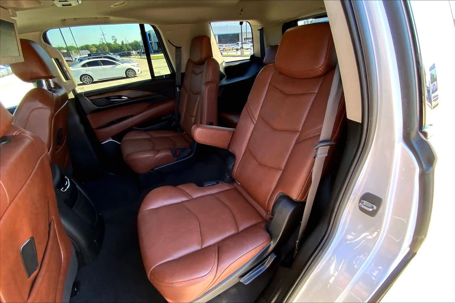 Used 2019 Cadillac Escalade Premium Luxury RWD image 21