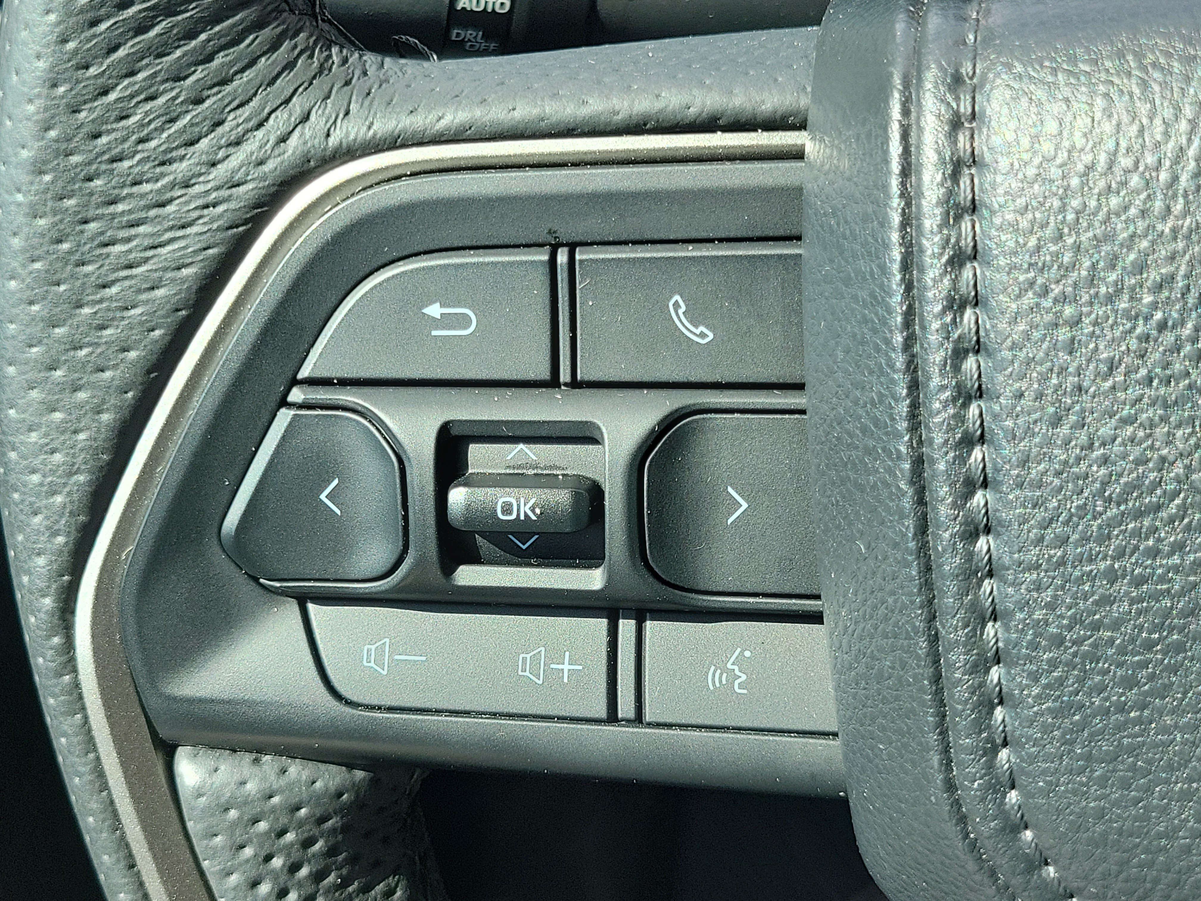 Used 2025 Toyota Tundra Limited AWD/4WD image 27
