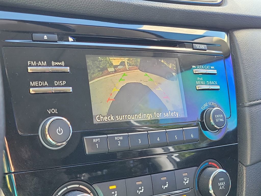 Used 2017 Nissan Rogue S image 32