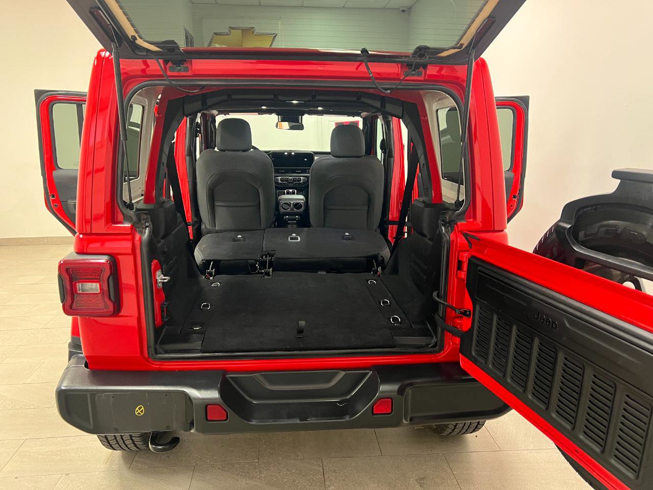 Used 2025 Jeep Wrangler Unlimited Sahara image 26