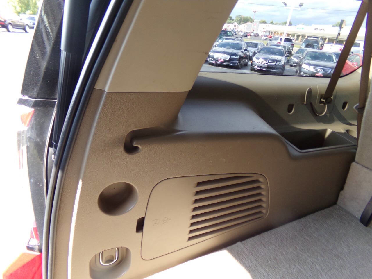 Used 2015 GMC Yukon XL SLE w/ Convenience Package image 17