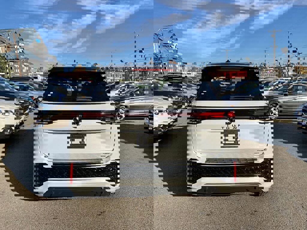 New 2025 Volkswagen Tiguan SE R-Line image 7