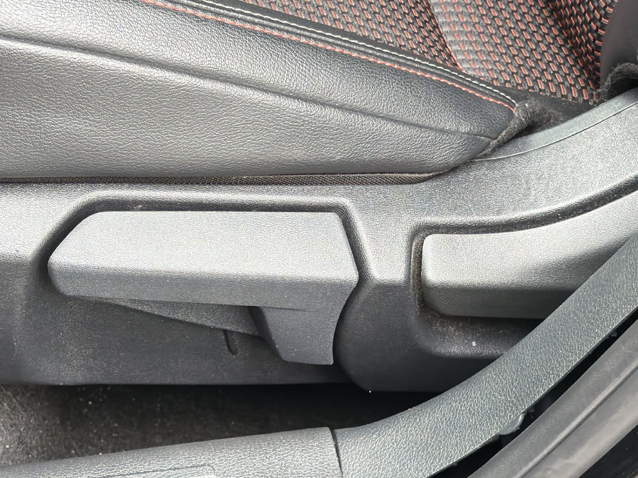 Certified 2025 Nissan Kicks SR FWD image 19