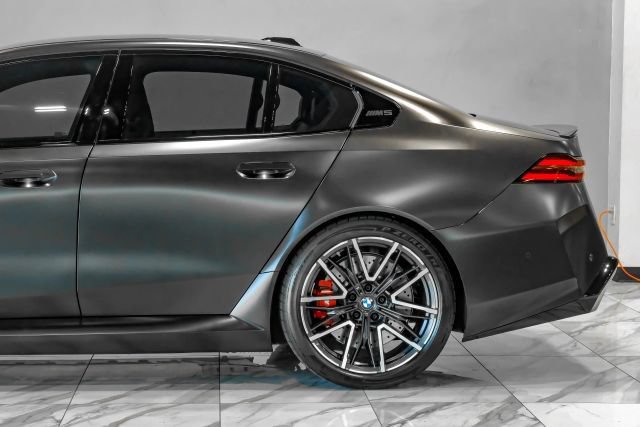 Used 2026 BMW M5 w/ Carbon Package AWD/4WD image 18