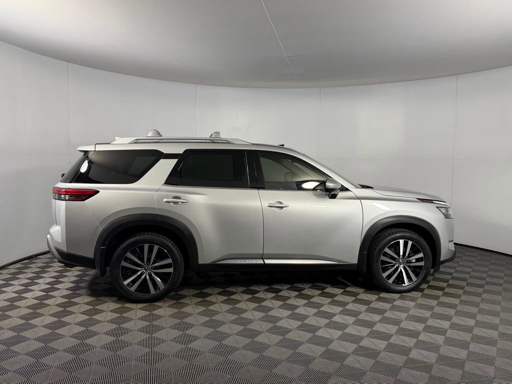 Used 2023 Nissan Pathfinder Platinum image 6