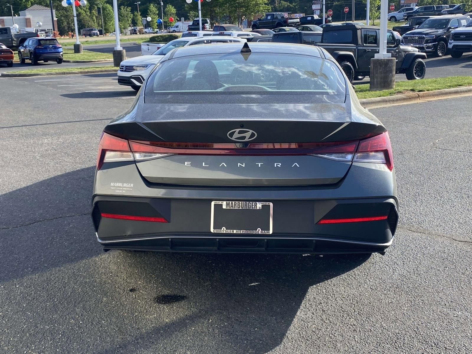 Used 2024 Hyundai Elantra SEL FWD image 6