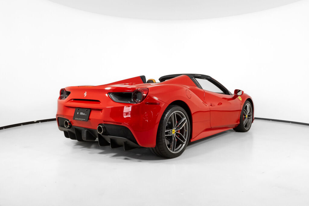 Used 2018 Ferrari 488 Spider image 8