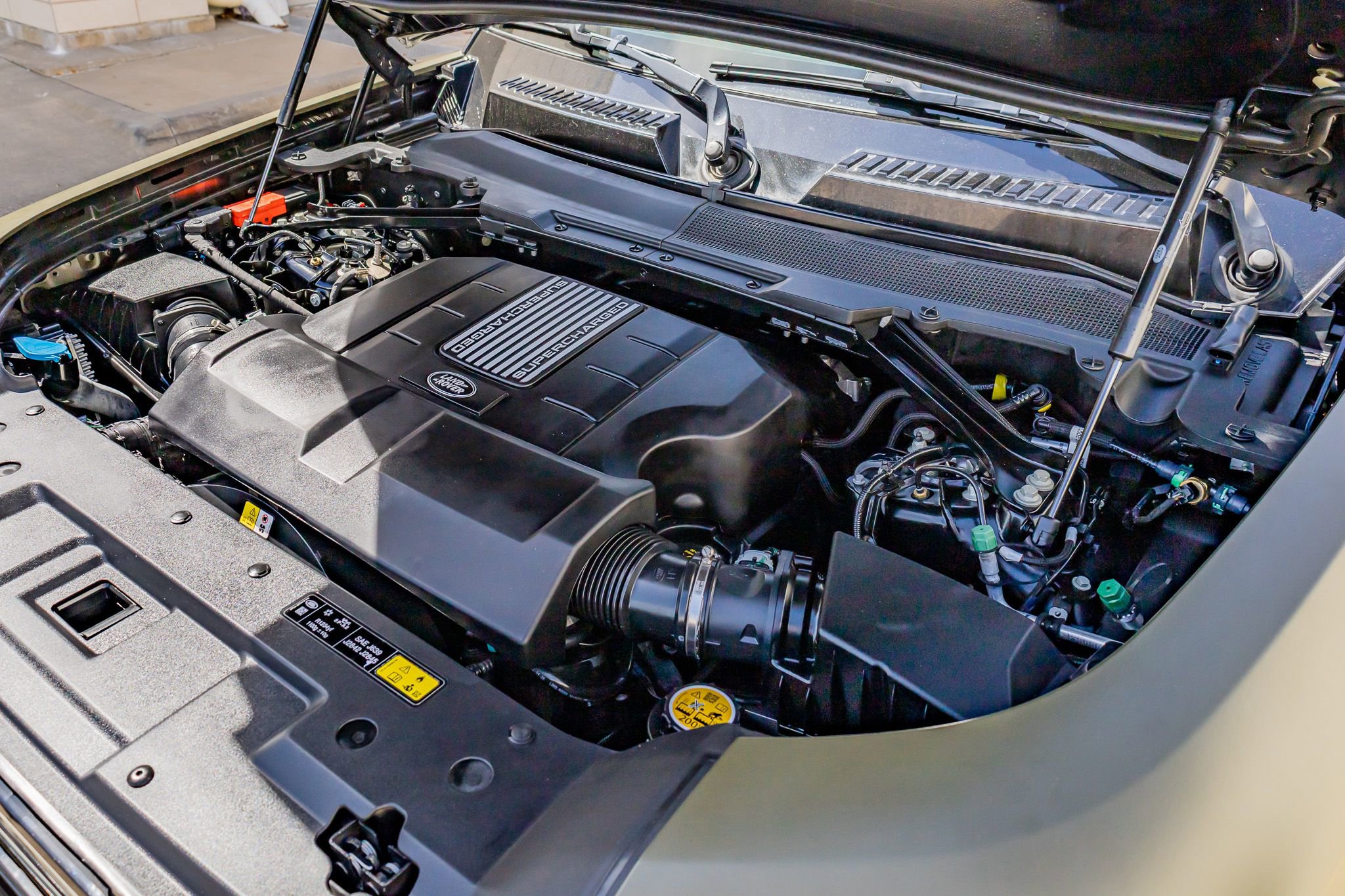 Used 2023 Land Rover Defender 110 V8 image 38