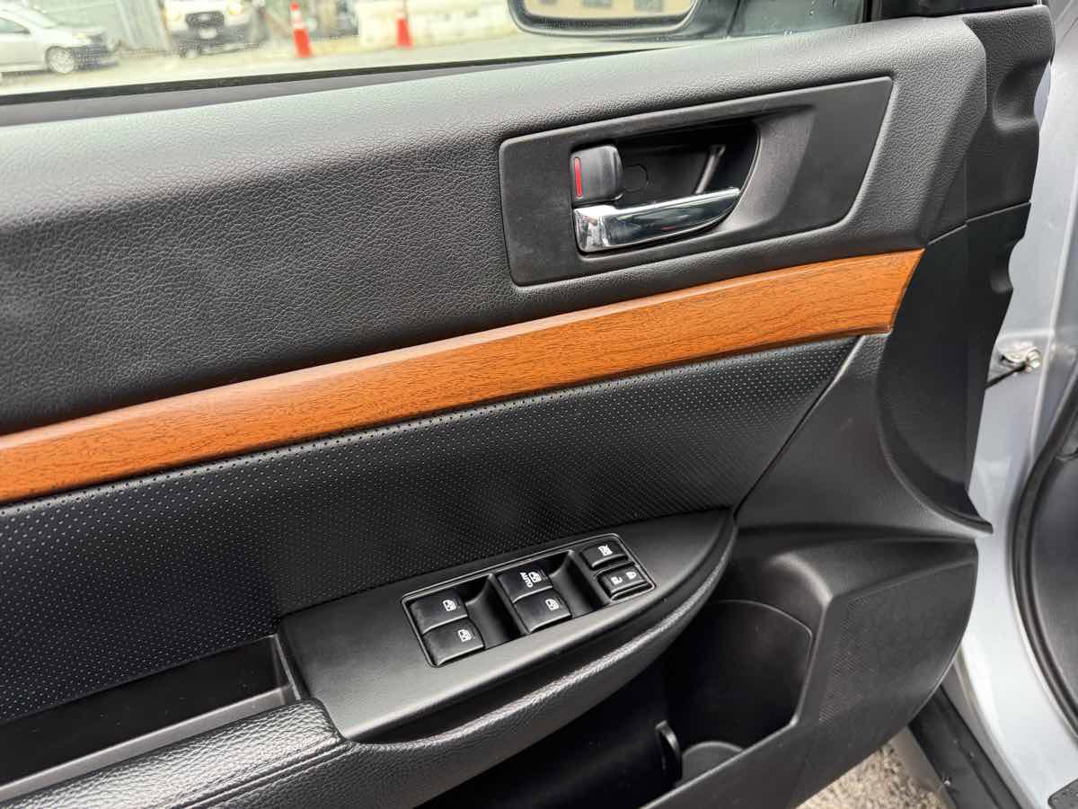 Used 2014 Subaru Outback 2.5i Limited w/ Moonroof Package image 25