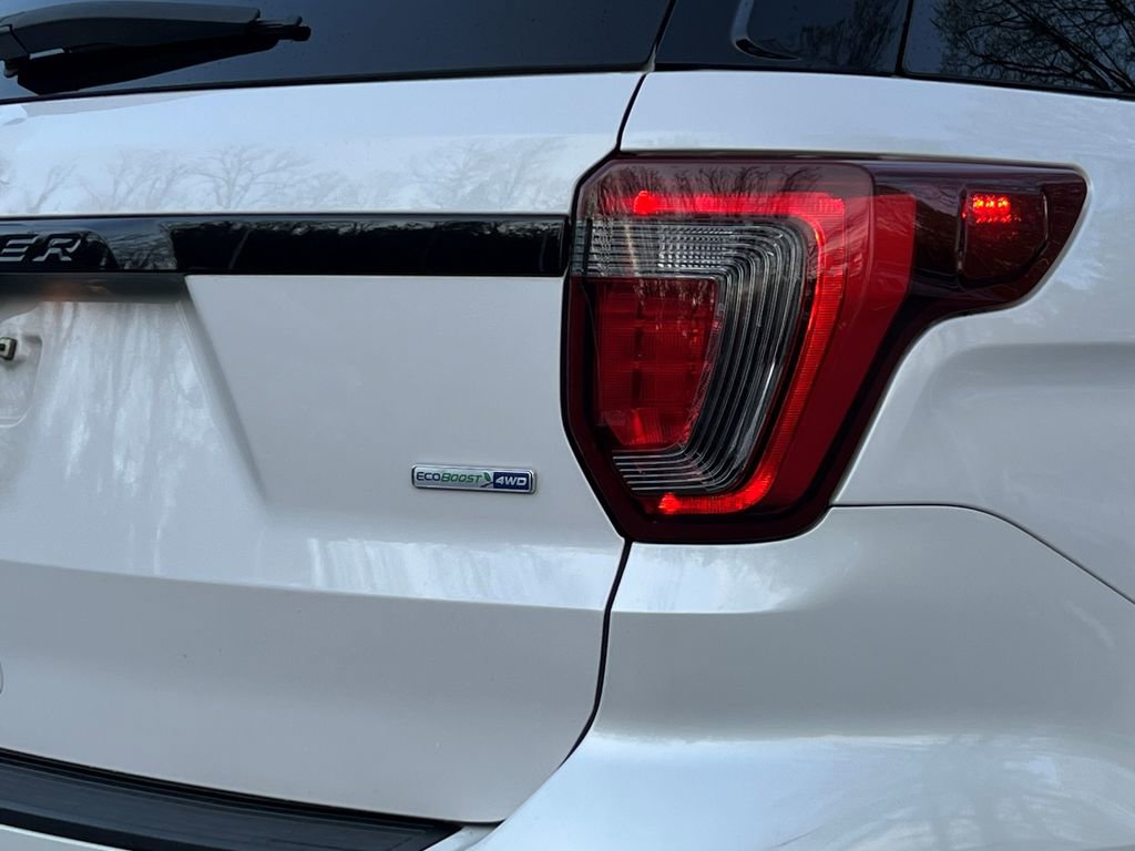 Used 2019 Ford Explorer Sport w/ Ford Safe & Smart Package image 12