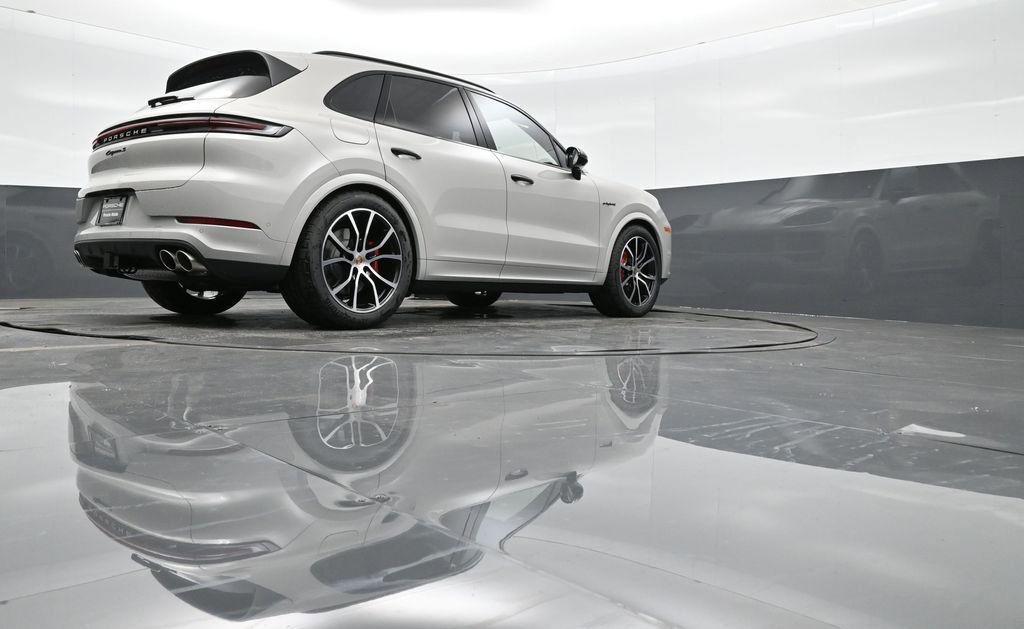 New 2026 Porsche Cayenne S image 37