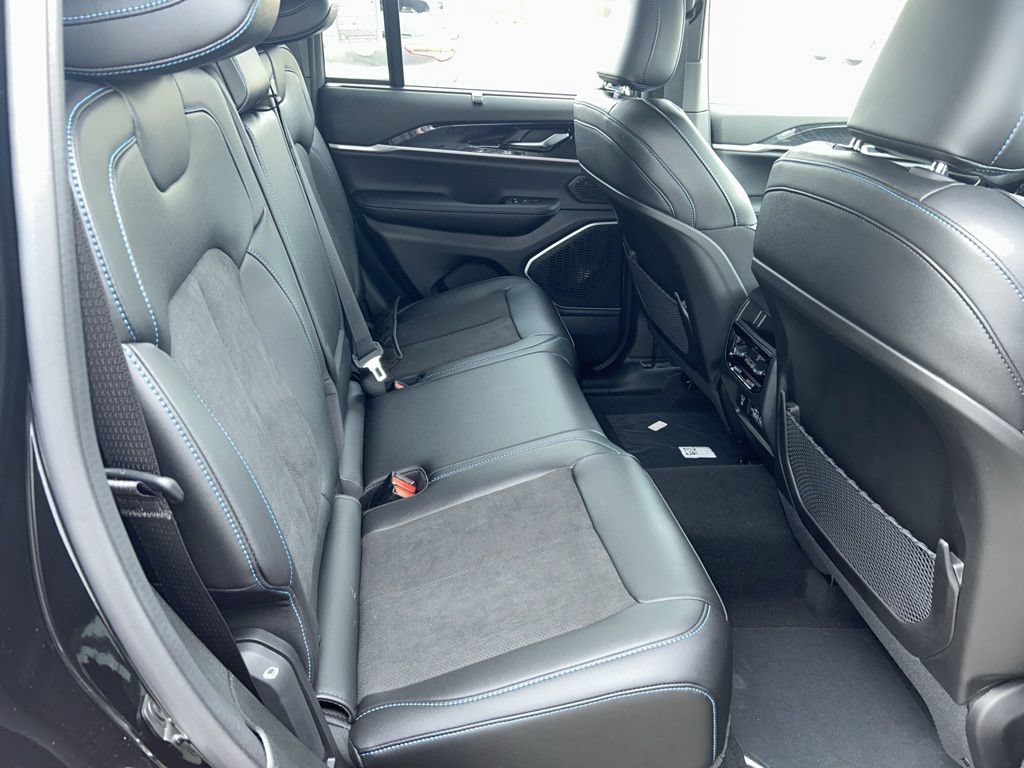 New 2024 Jeep Grand Cherokee Trailhawk w/ Luxury Tech Group III AWD/4WD image 11