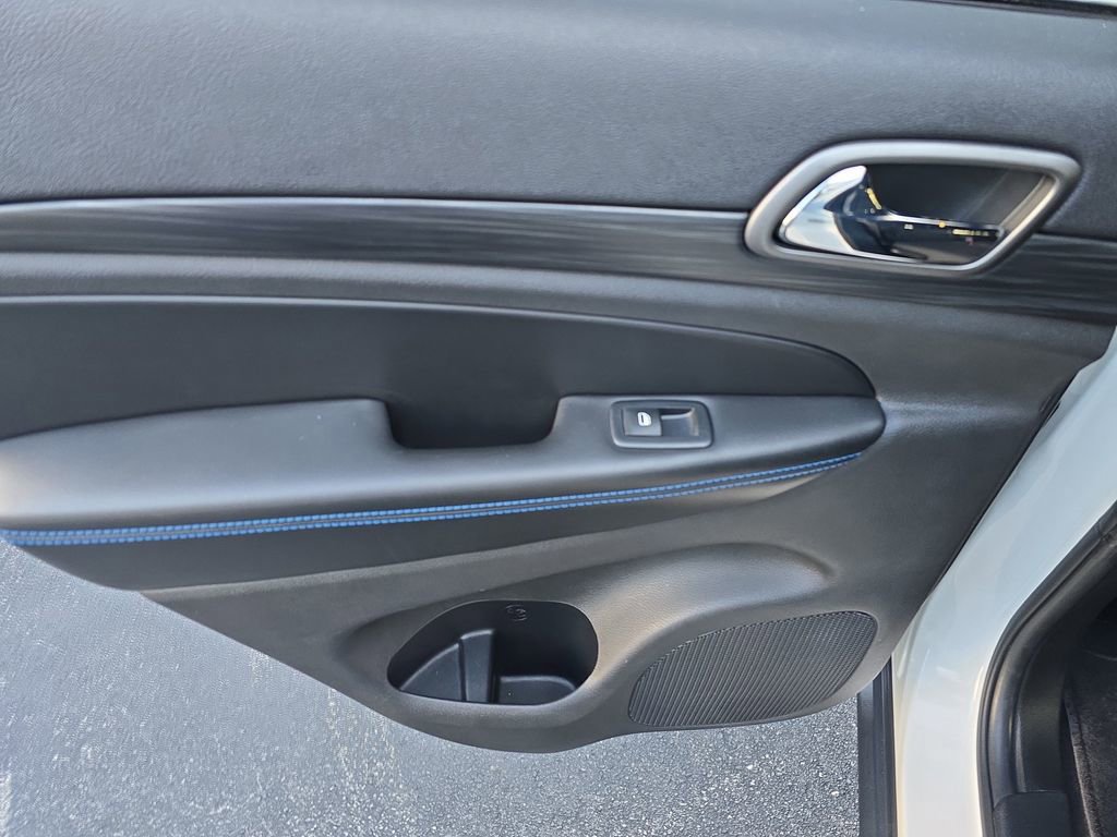 Used 2019 Jeep Grand Cherokee Laredo image 9