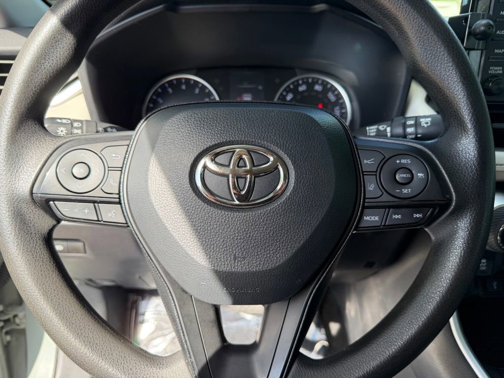 Used 2021 Toyota RAV4 XLE FWD image 19