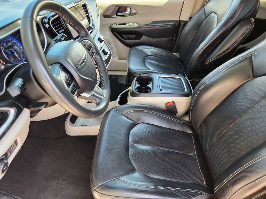 Used 2022 Chrysler Pacifica Touring-L FWD image 4