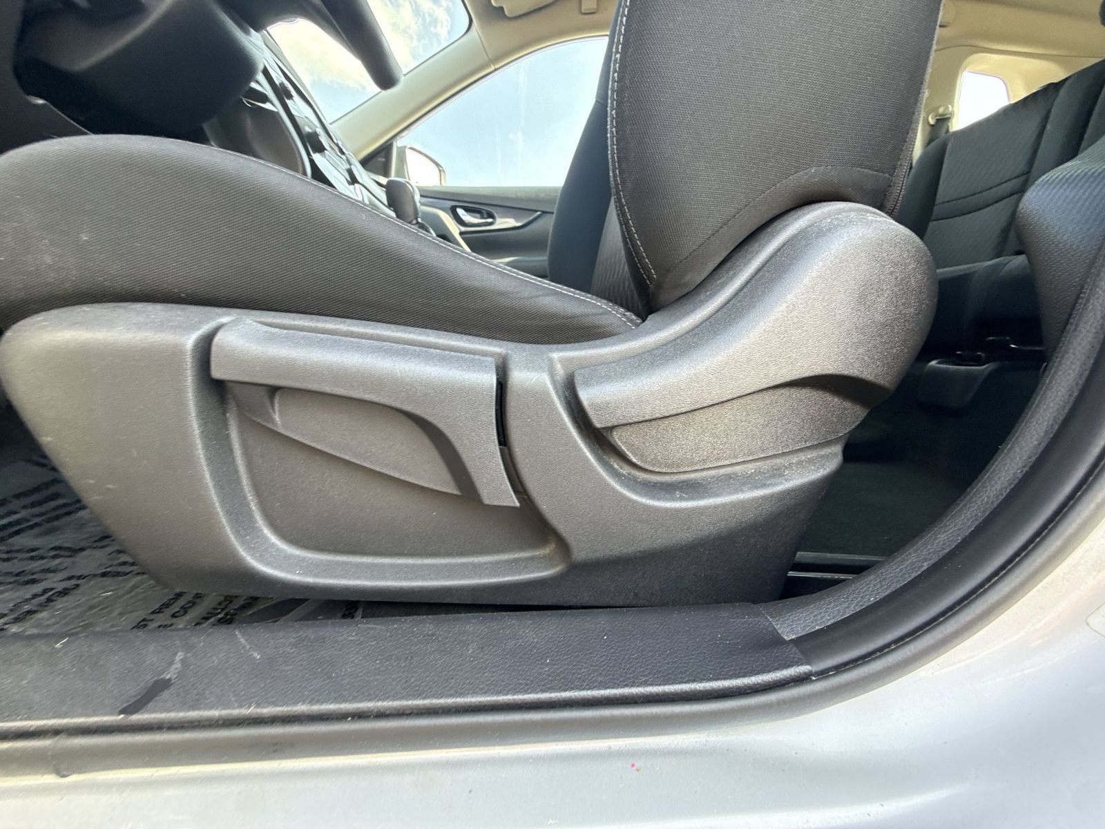 Used 2018 Nissan Rogue S AWD/4WD image 23