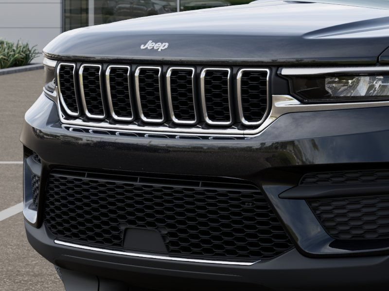 New 2026 Jeep Grand Cherokee Laredo w/ Trailer Tow Package AWD/4WD image 11