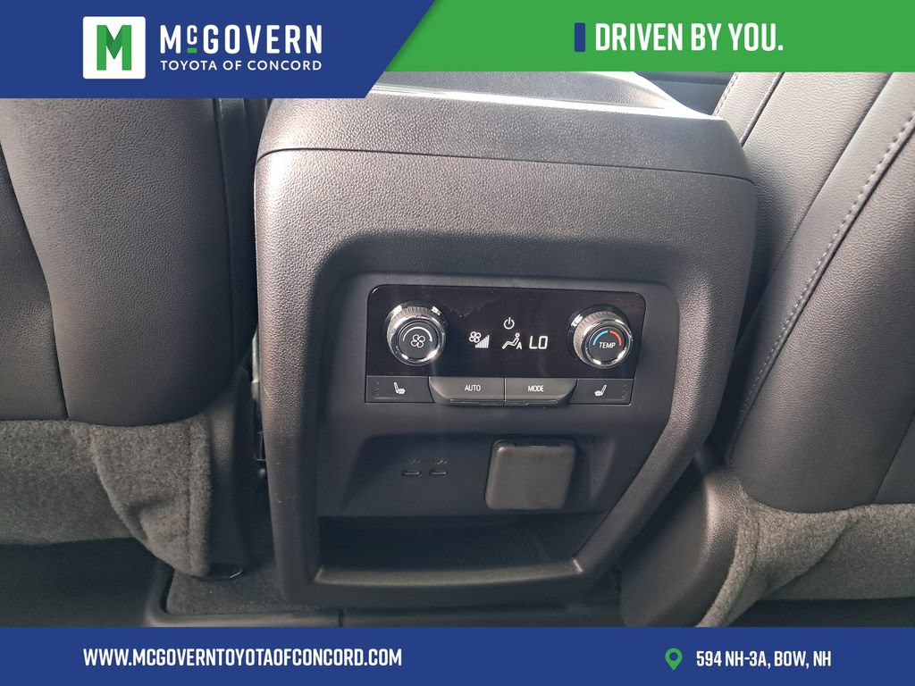 Used 2024 Chevrolet Traverse RS AWD/4WD image 19