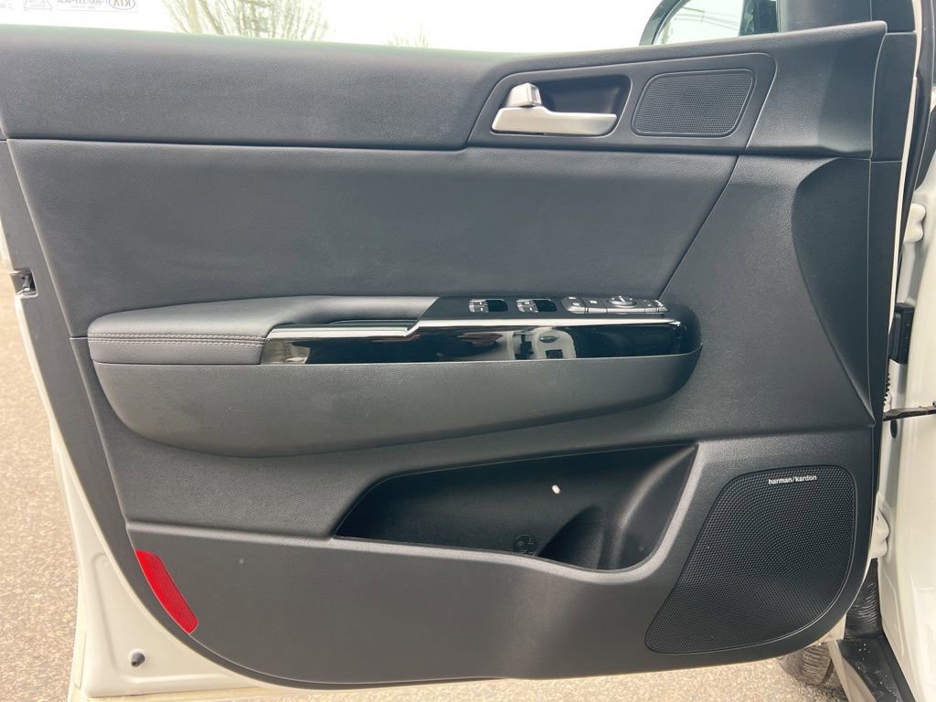 Used 2022 Kia Sportage EX w/ EX Technology Package image 11