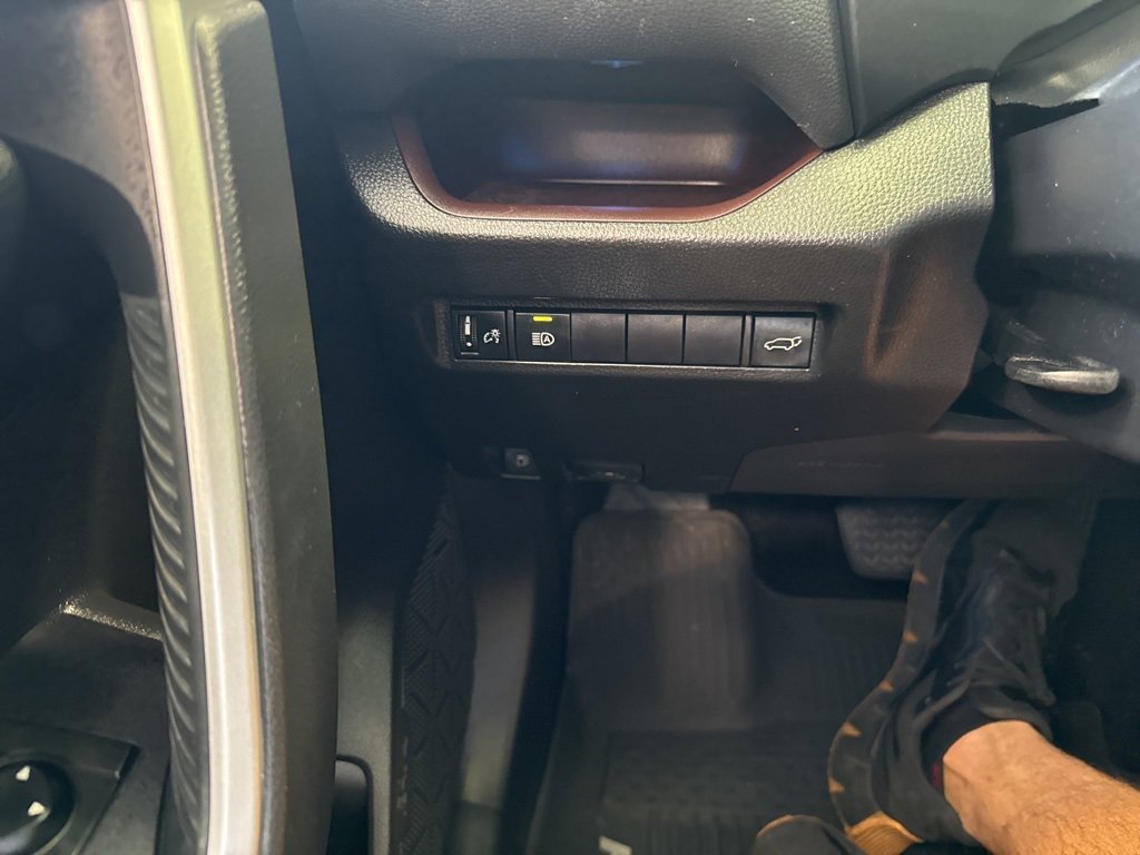 Used 2020 Toyota RAV4 Limited image 25