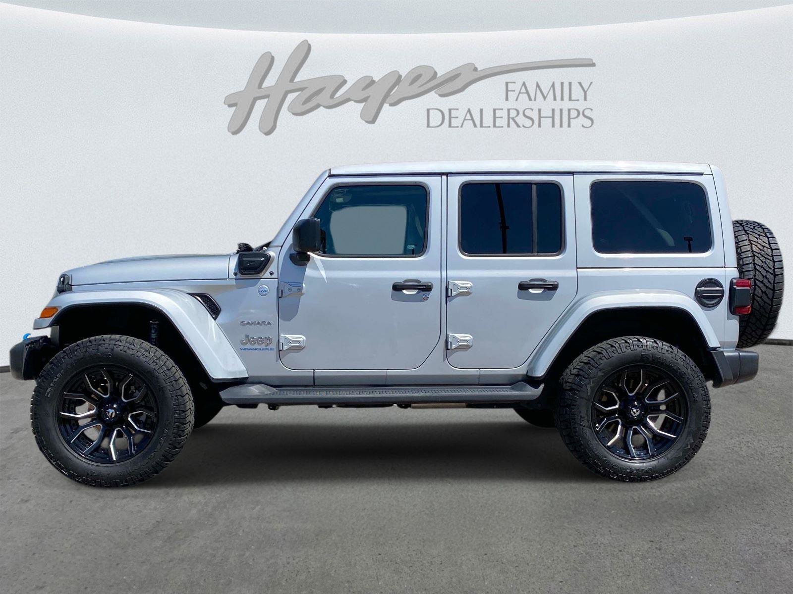 Used 2023 Jeep Wrangler Sahara w/ Cold Weather Group image 8