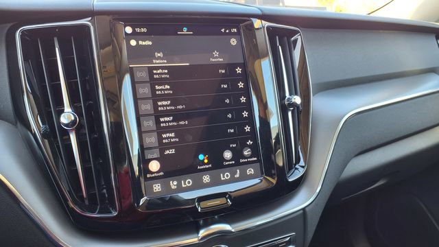 Used 2025 Volvo XC60 B5 Core image 26