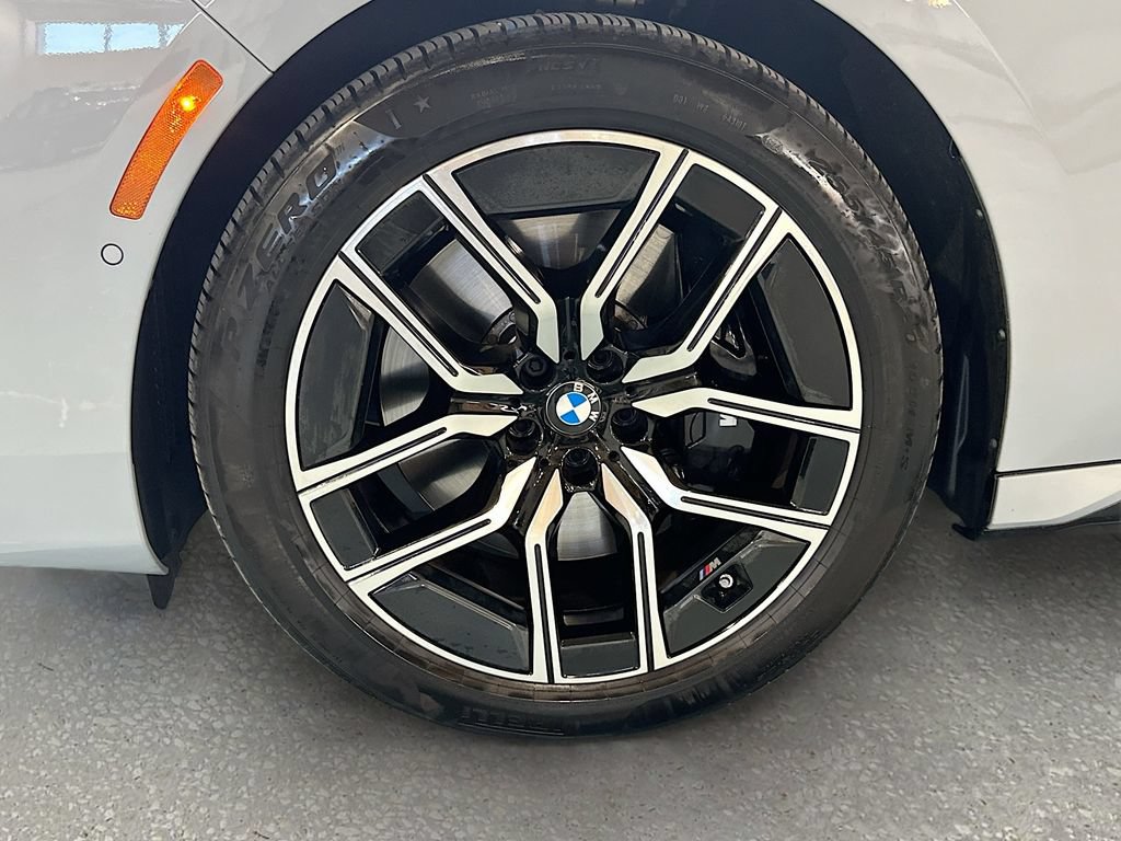 Used 2025 BMW 740i xDrive w/ Premium Package AWD/4WD image 32