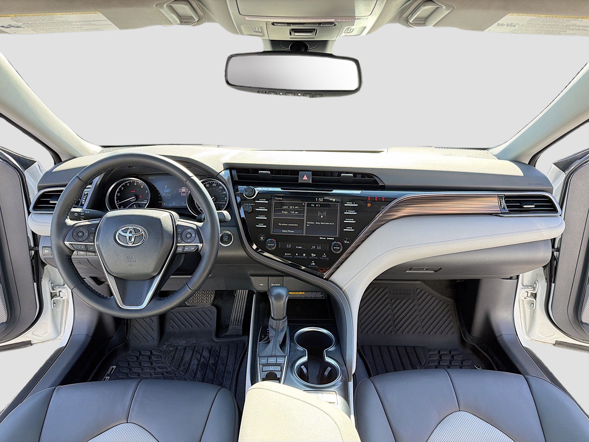Used 2020 Toyota Camry XLE image 3