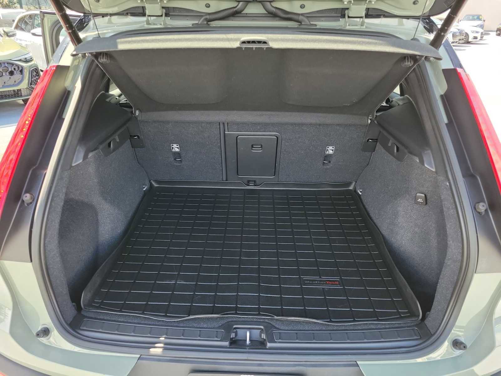 Used 2023 Volvo XC40 Recharge Plus AWD/4WD image 31