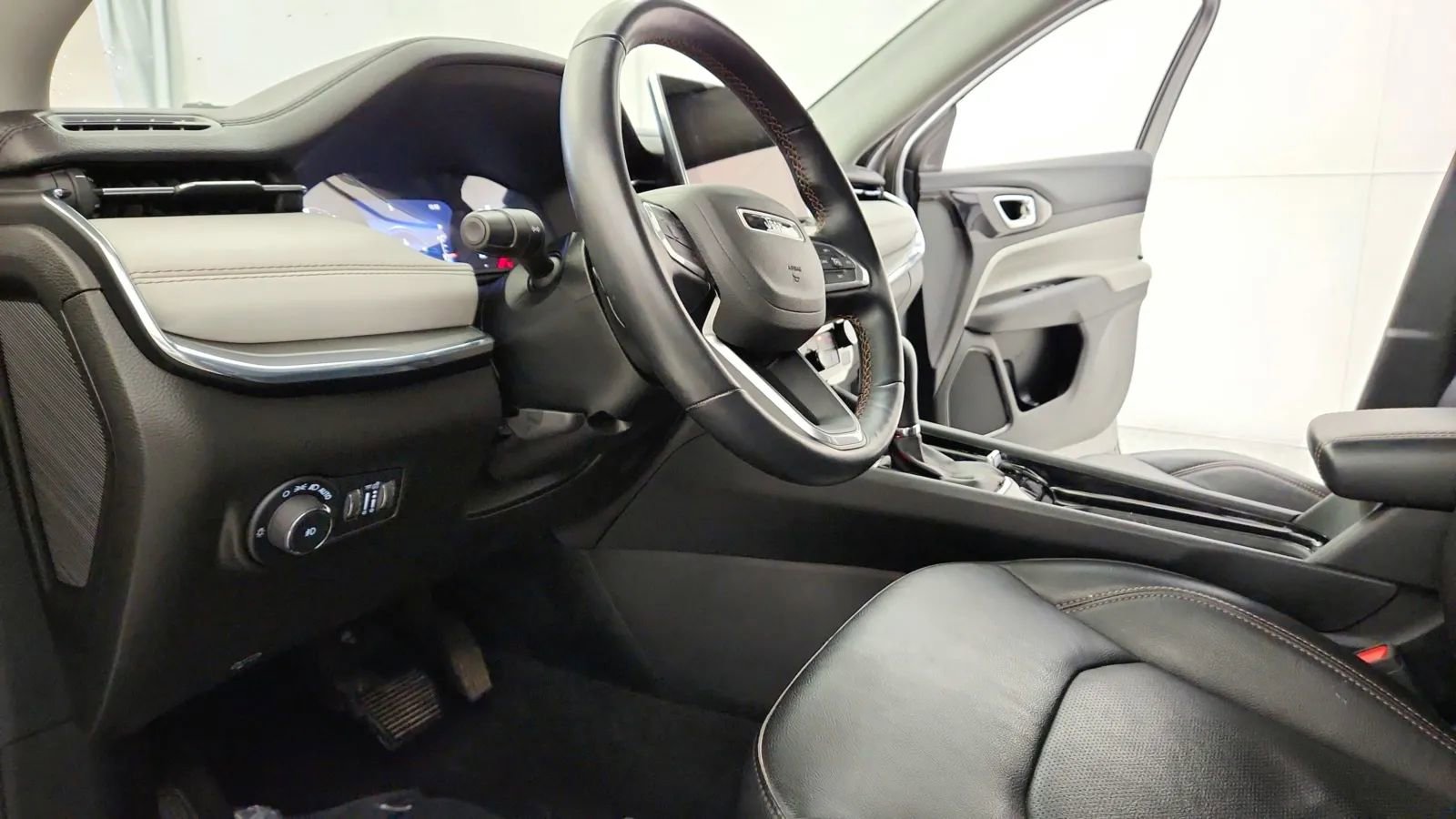 Used 2022 Jeep Compass Limited image 22