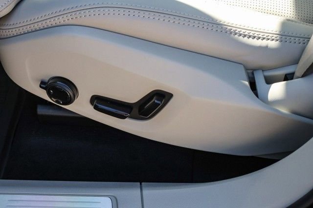 New 2026 Volvo XC60 B5 Ultra w/ Climate Package image 15