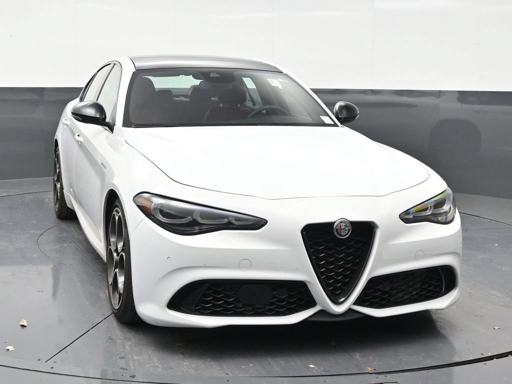 Used 2024 Alfa Romeo Giulia Veloce RWD image 7