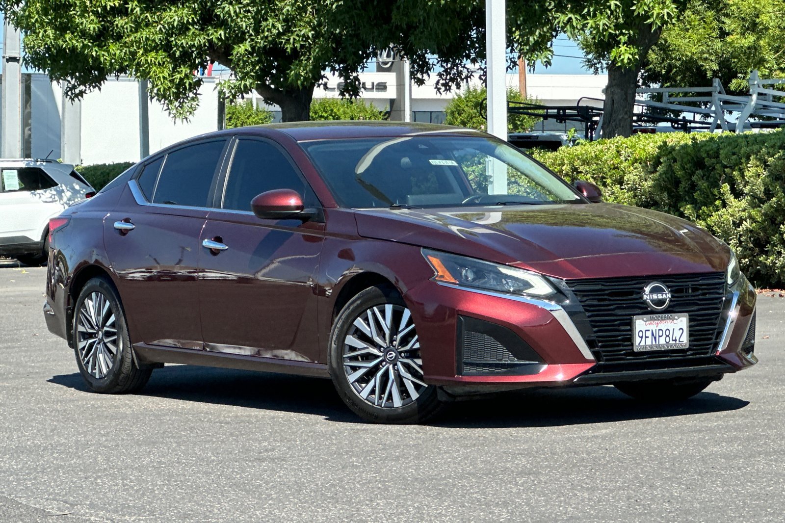Certified 2023 Nissan Altima 2.5 SV w/ SV Premium Package FWD image 2