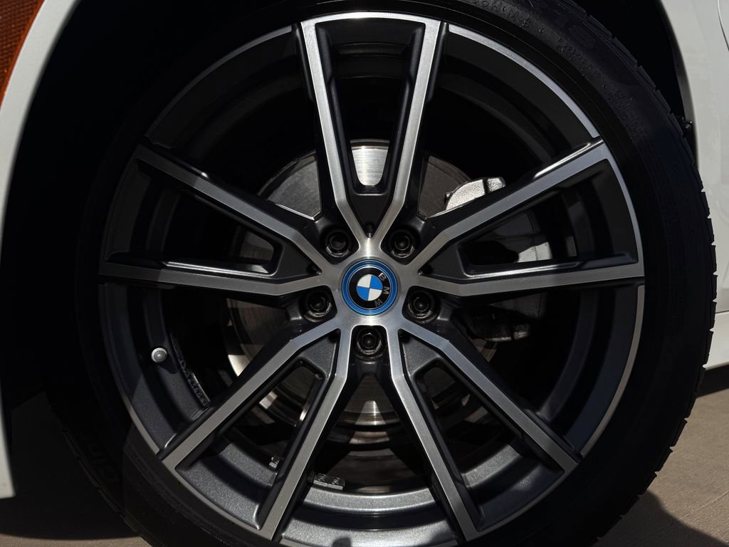 Used 2022 BMW 330e w/ Convenience Package RWD image 9