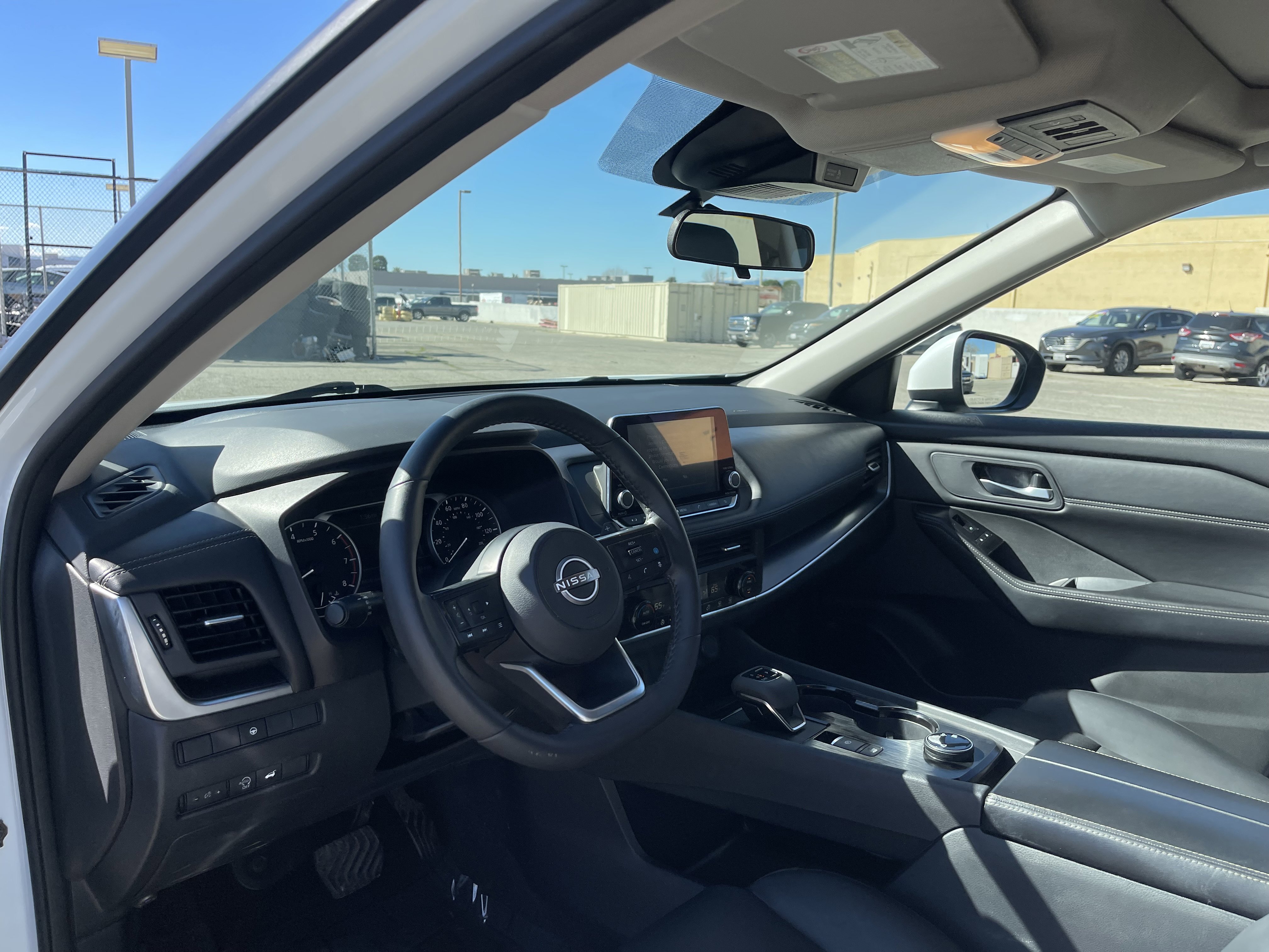 Used 2024 Nissan Rogue SV w/ SV Premium Package image 13