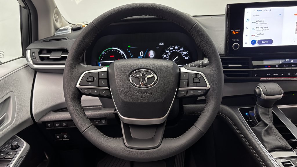 Certified 2026 Toyota Sienna XLE FWD image 31