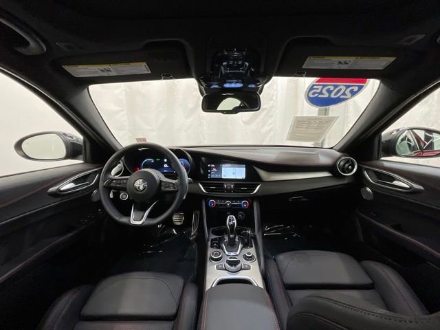 Used 2025 Alfa Romeo Giulia AWD image 16