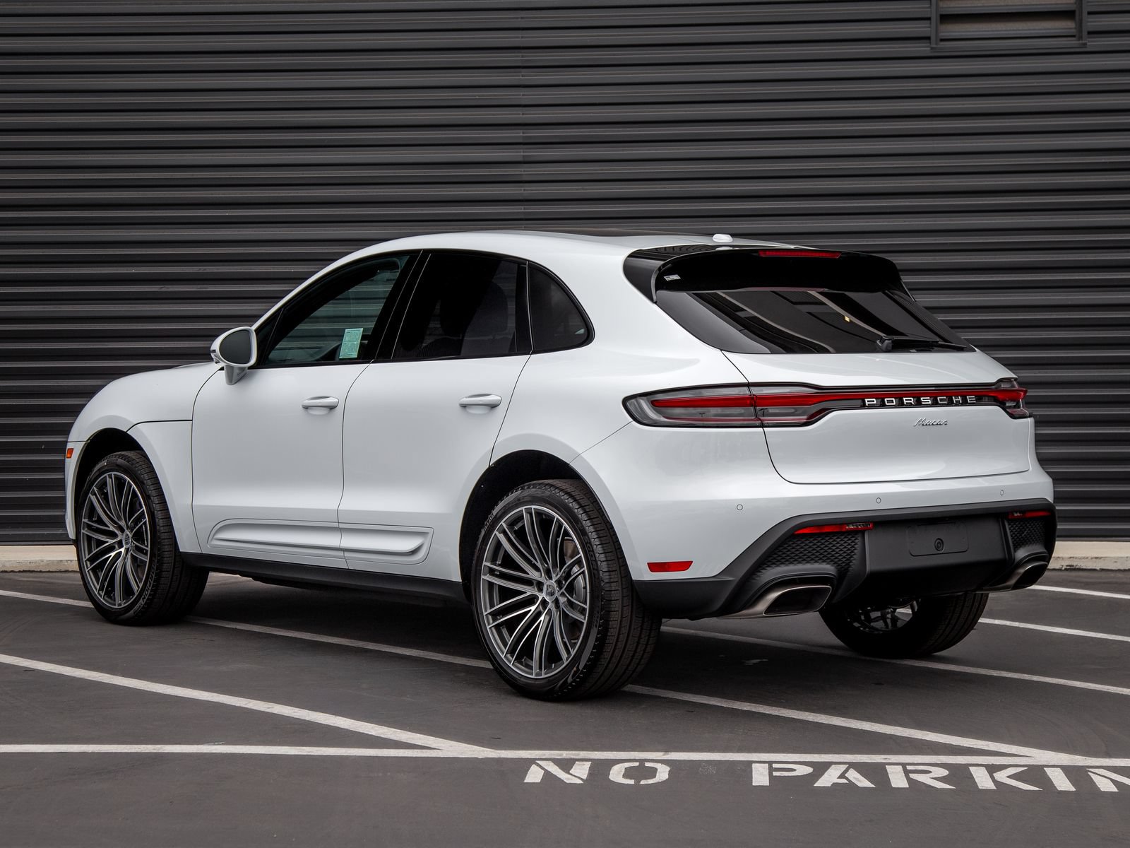 New 2026 Porsche Macan AWD/4WD image 3